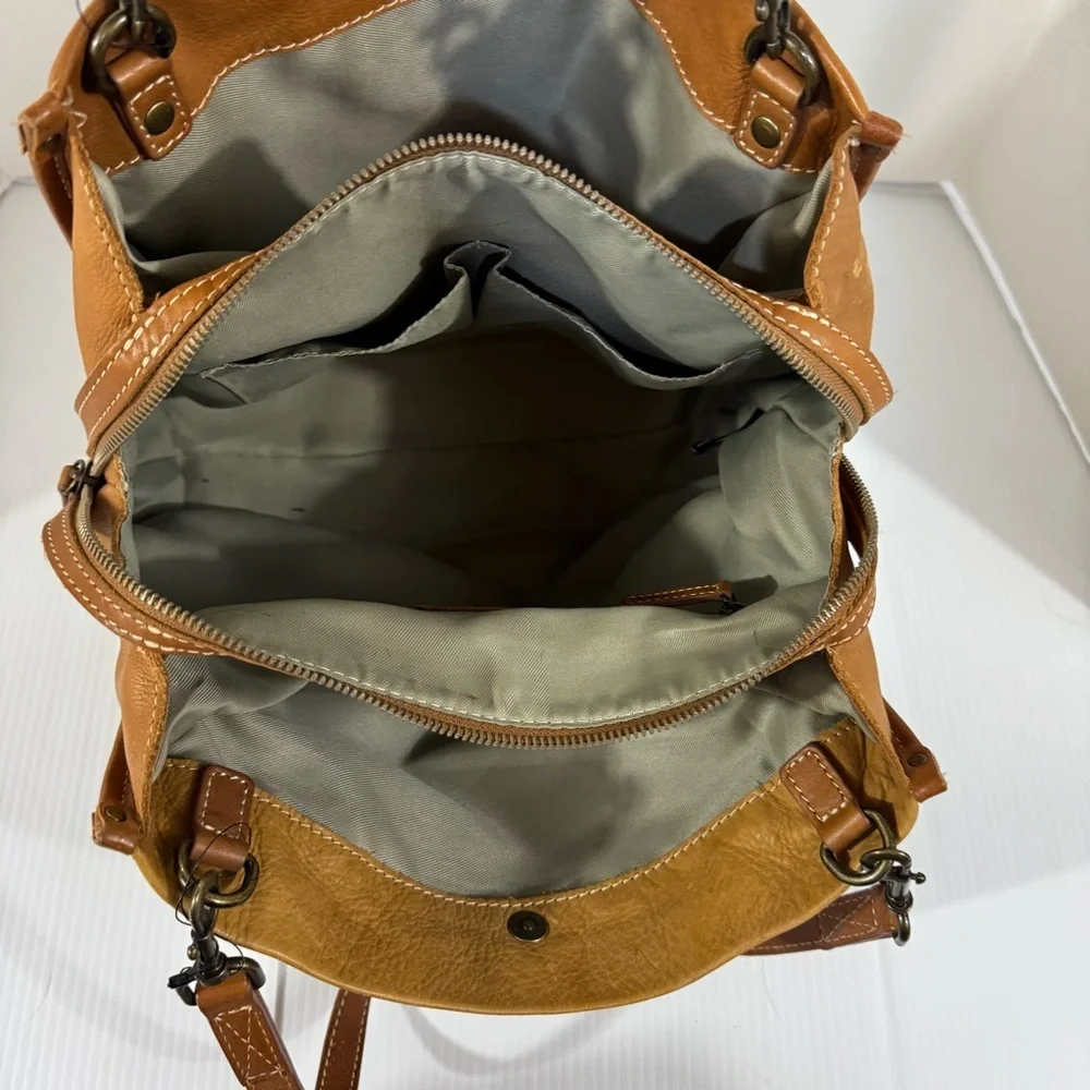86. Women’s American Leather Co. Elegant Tan Leather Shoulder Bag
